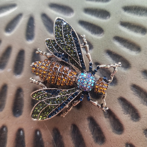 Sparkling Insect Brooch - Picture 2 of 6